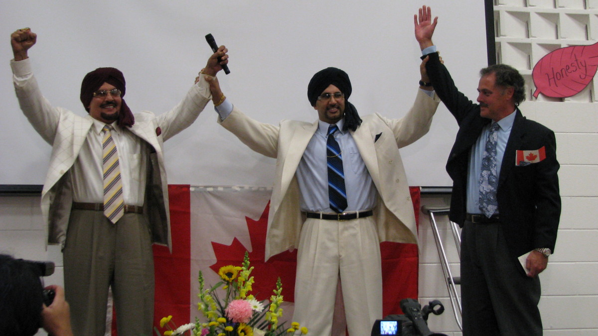 Tiger Jeet Singh and Tiger Ali Singh at the opening of the Tiger Jeet Singh Public School in Milton, Ontario, on October 22, 2010. Photo by Greg Oliver