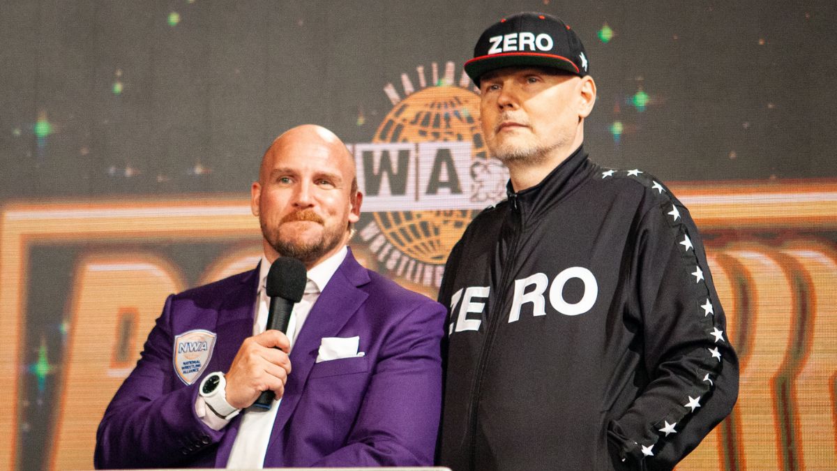 Kyle Davis and Billy Corgan. NWA photo