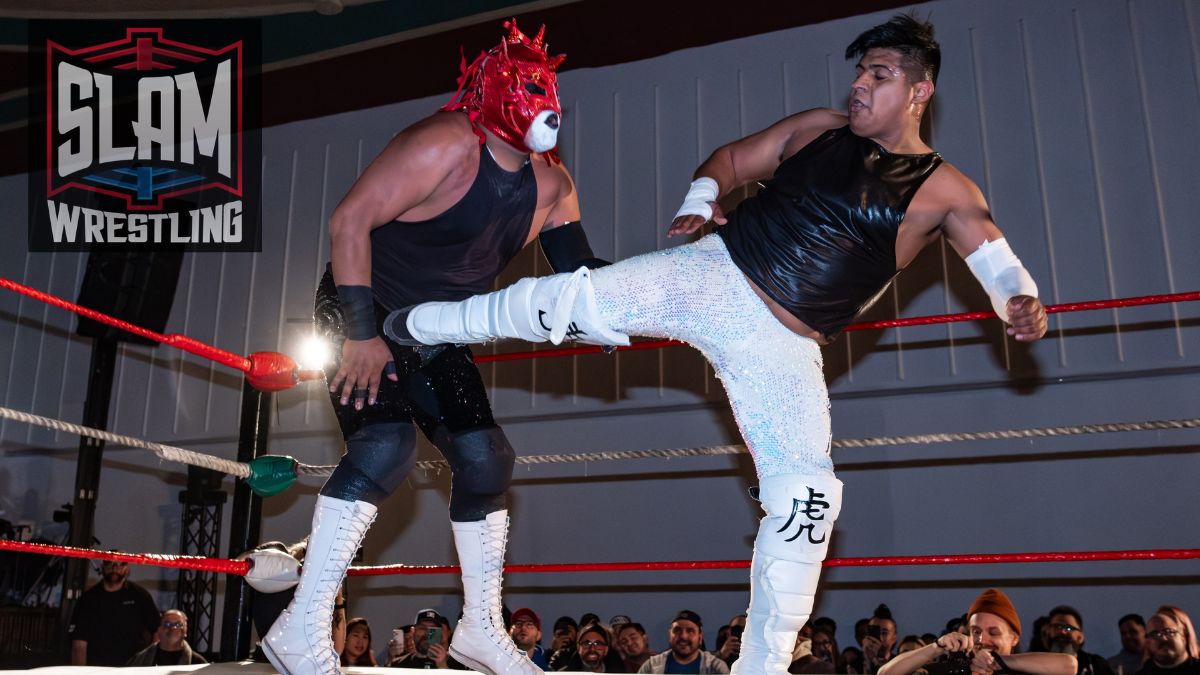 Arc Angel Divino vs. Ultimo Maldito at Demand Lucha, at Parkdale Hall, in Toronto, Ontario, on Thursday, December 14, 2023. Photo by John Gallant / @hocusfocuspix