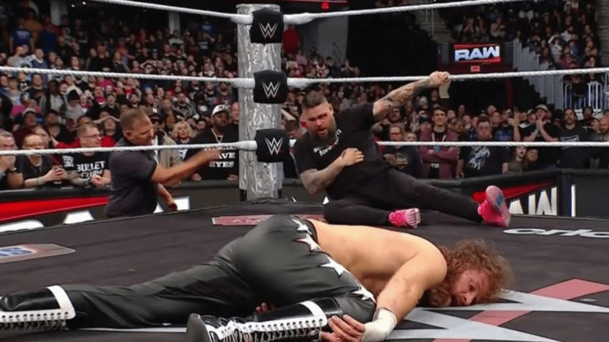 Owens piledrives Zayn
