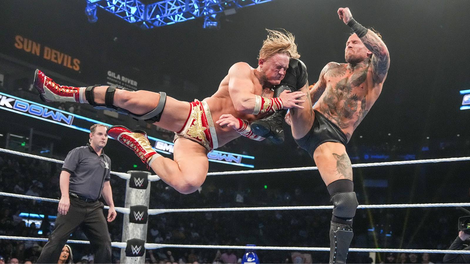 Aleister Black connects with a knee to Ilja Dragunov