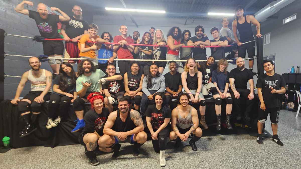 Jody Threat, Alexia Nicole, Gabriel Fuerza, and Mark Wheeler pose with a class of New Wave students in the ring. Photo courtesy of Jody Threat.