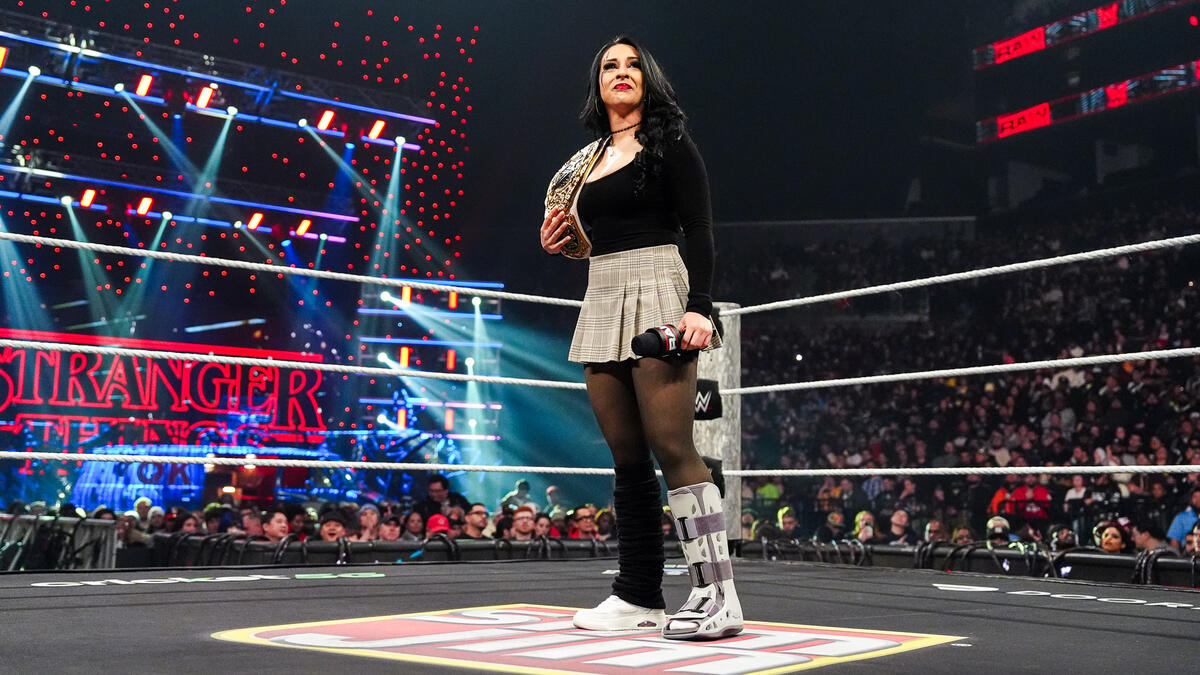 Stephanie Vaquer Appears Injured During WWE Raw